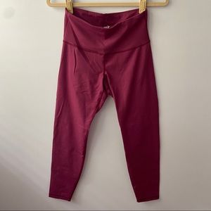 Old Navy Go-Dry Laser-Cut Crop Activewear Leggings